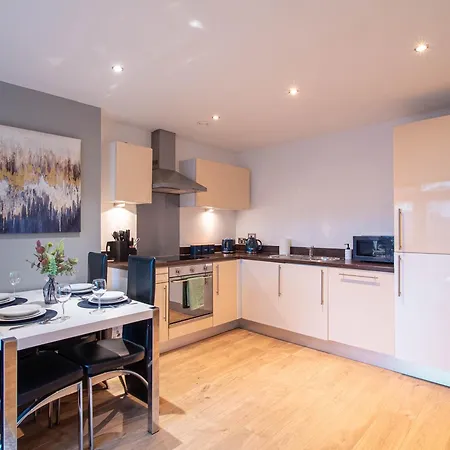 Balcony Waterside 2-bed Apartman *