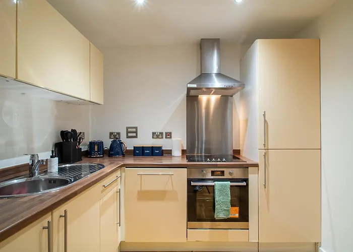 Balcony Waterside 2-bed