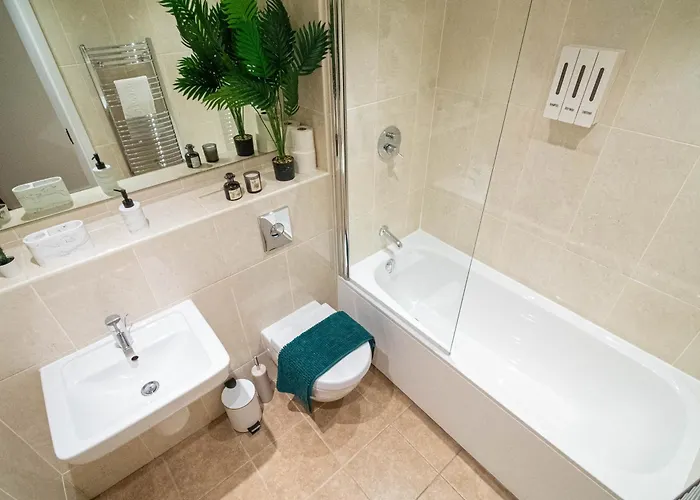 Balcony Waterside 2-bed Apartman *