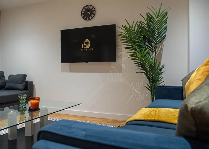 Balcony Waterside 2-bed Leeds