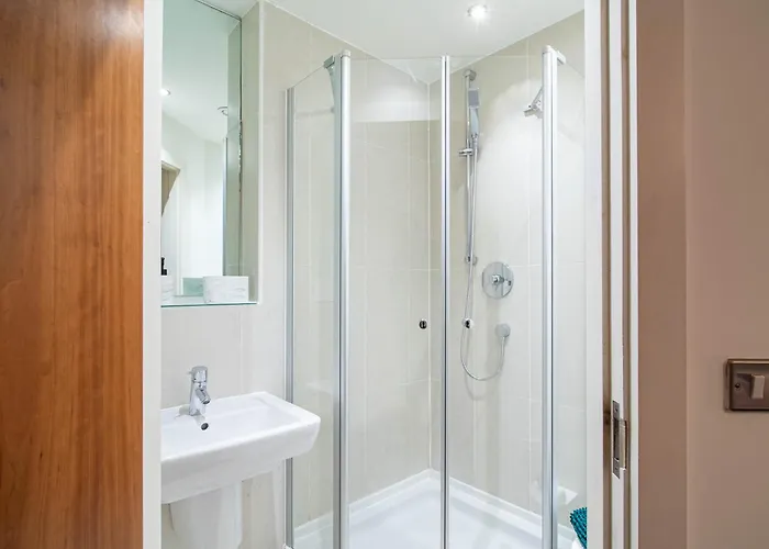 Balcony Waterside 2-bed Apartman *