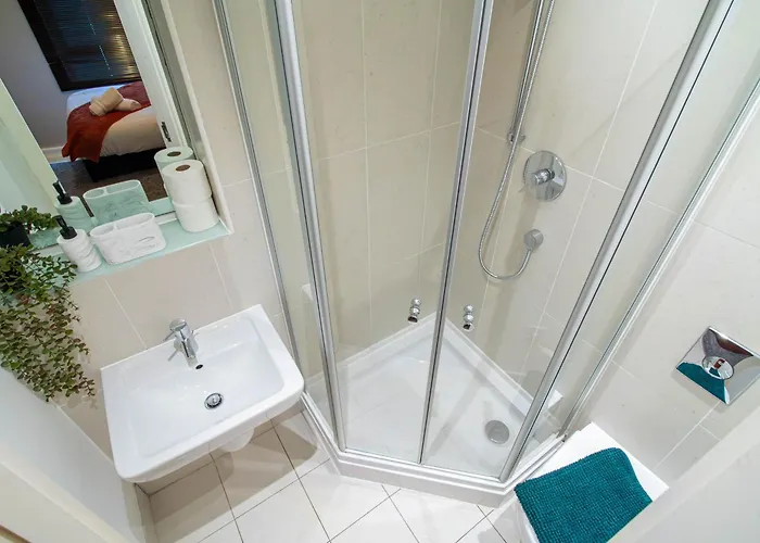 Balcony Waterside 2-bed Apartman