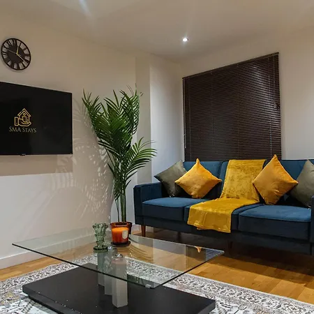 Island Stylish 2-bed Near Station