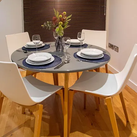 Stylish Waterside 2 Bed Free Parking Apartman