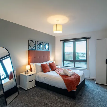 Stylish Waterside 2 Bed Free Parking * Leeds