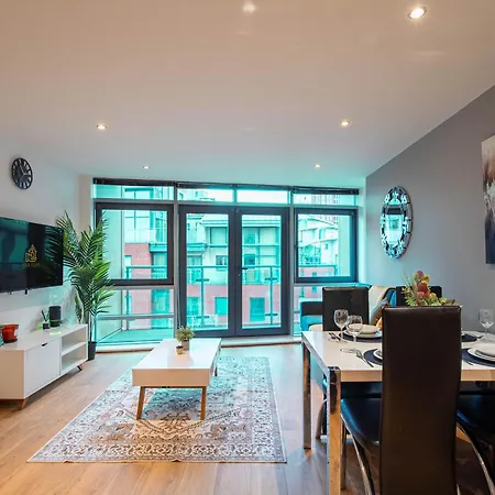 Stylish Waterside 2 Bed Free Parking