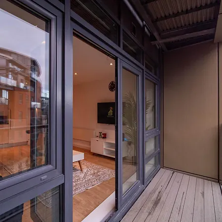 Balcony Waterside 2-bed Апартаменти *