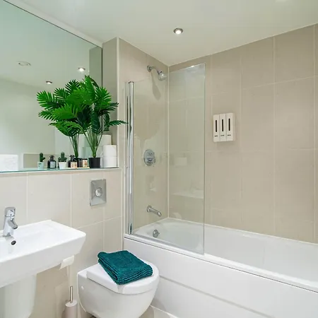 Stylish Waterside 2 Bed Free Parking Leeds