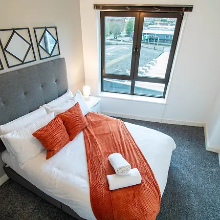 Stylish Waterside 2 Bed Free Parking Leeds
