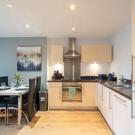 Stylish Waterside 2 Bed Free Parking *
