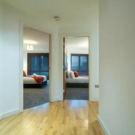 Stylish Waterside 2 Bed Free Parking Apartman *