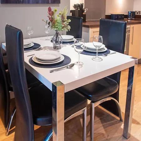 Stylish Waterside 2 Bed Free Parking *
