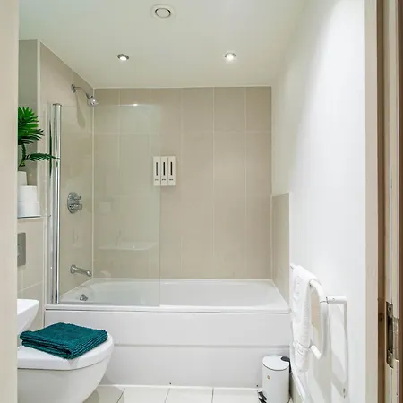 Stylish Waterside 2 Bed Free Parking