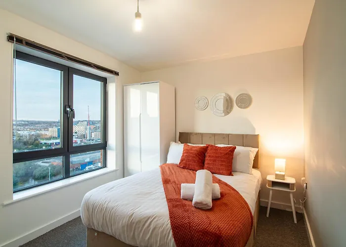 Balcony Waterside 2-bed Апартаменти