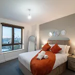Balcony Waterside 2 Bed ليدز