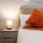 Balcony Waterside 2 Bed * ليدز