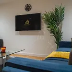 Balcony Waterside 2 Bed ليدز