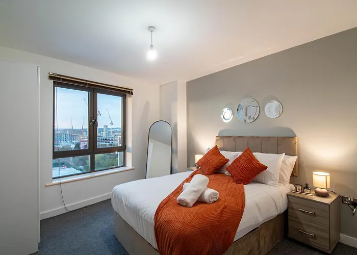 Balcony Waterside 2-bed Leeds (West Yorkshire)