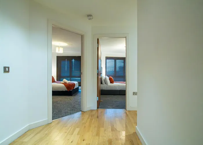 Balcony Waterside 2-bed Appartement *