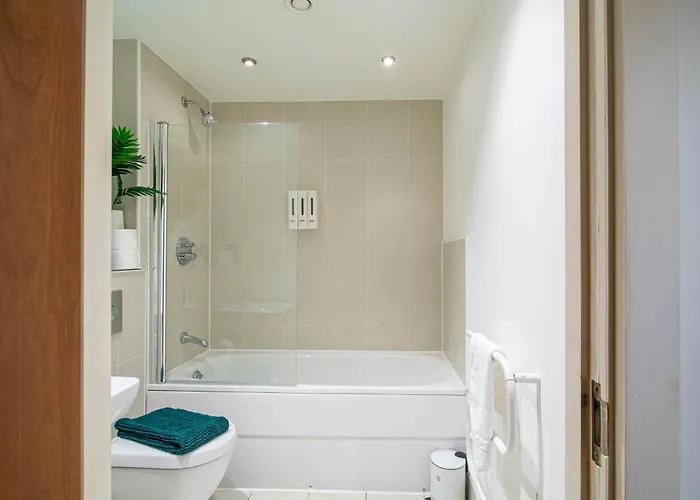 Balcony Waterside 2-bed